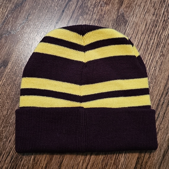 Harry Potter Gryffindor beanie - Picture 2 of 2
